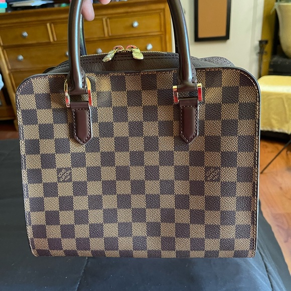 Authentic DE Louis Vuitton Triana Tote - Picture 3 of 15